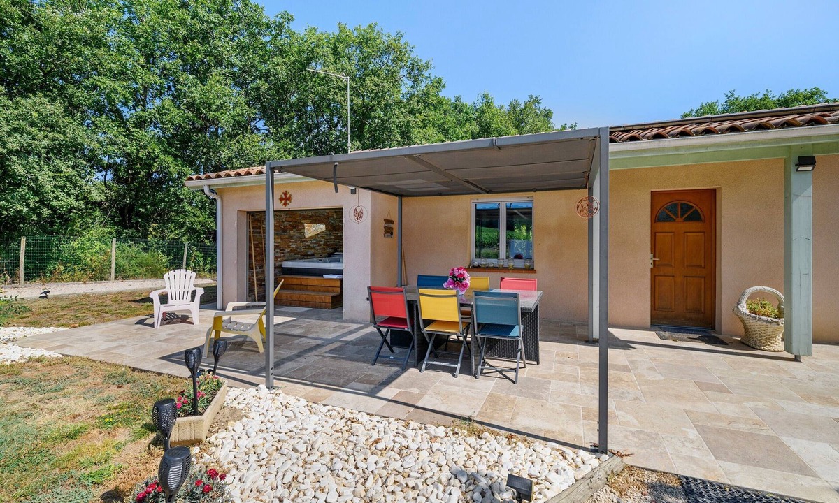 Roquemaure House | Escape, Relaxation, Spa, Pet-Friendly
