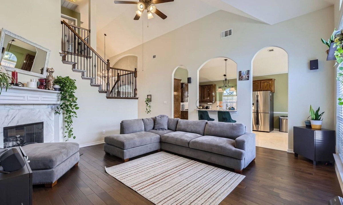 Frisco House | Escape Room + Hot Tub, Game Room, 100lbs of Legos - Frisco Gathering House