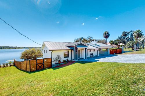 Mount Dora House | Escape the Heat! Lakefront Paradise in Mount Dora