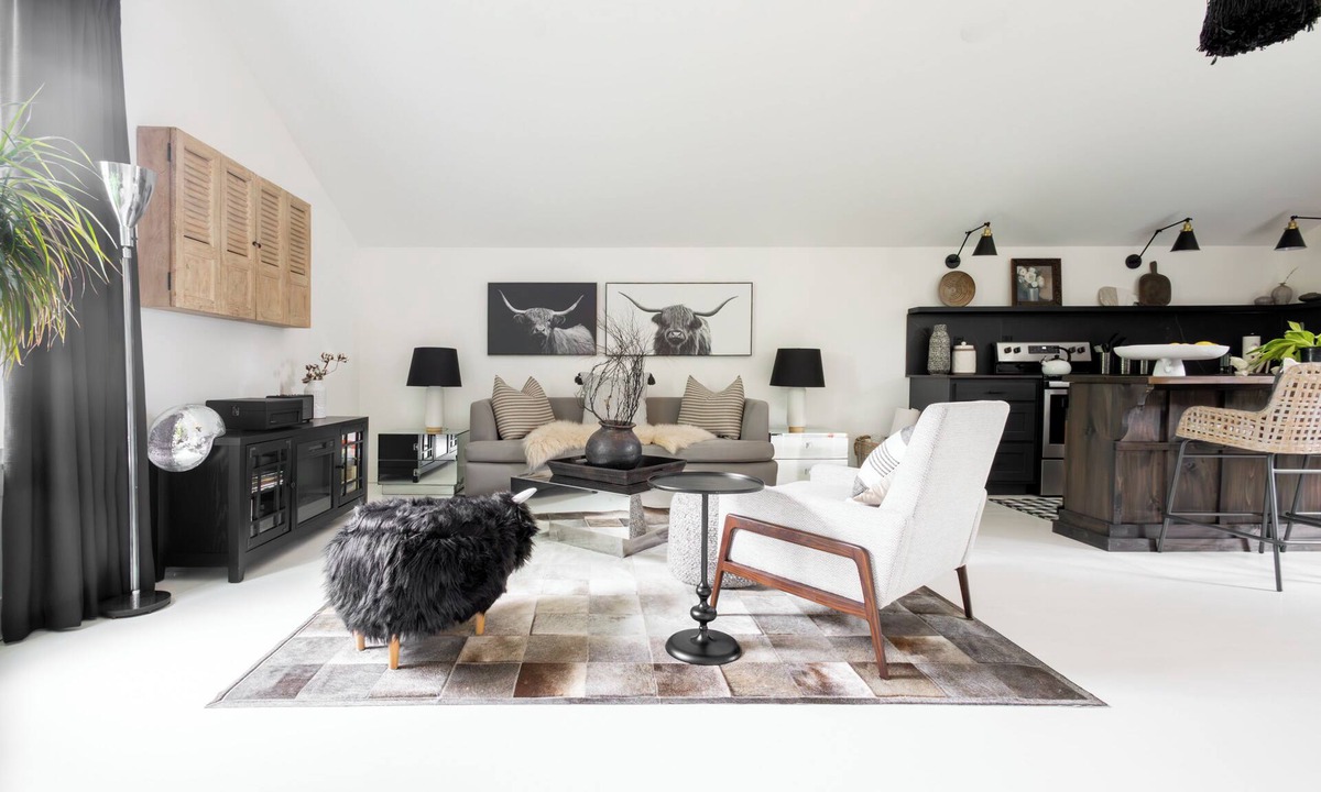 Downtown Apartment | Escape the ordinary and indulge in your own private, cozy oasis at this modern studio walk-up with private secret garden, bike storage and bike wash station.