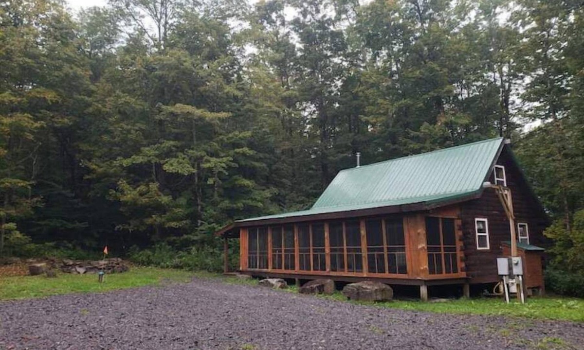 Redfield Cabin | Escape to a Cozy Cabin Loft: Secluded and Serene