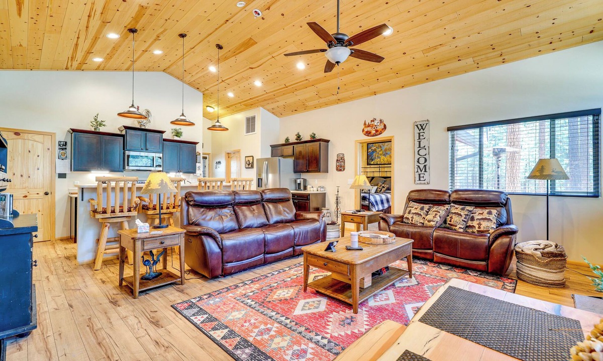 Alpine Cabin | Escape to Alpine! Outstanding Cabin w/Deck & Yard