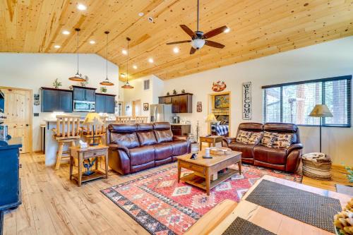 Alpine House | Escape to Alpine! Outstanding Cabin w/Deck & Yard