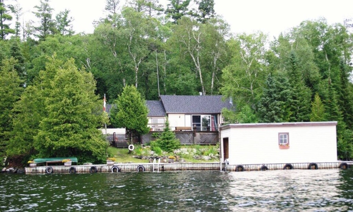 Falcon Lake Cabin | Escape to Island Paradise - Clearwater Bay, L.O.T.W.