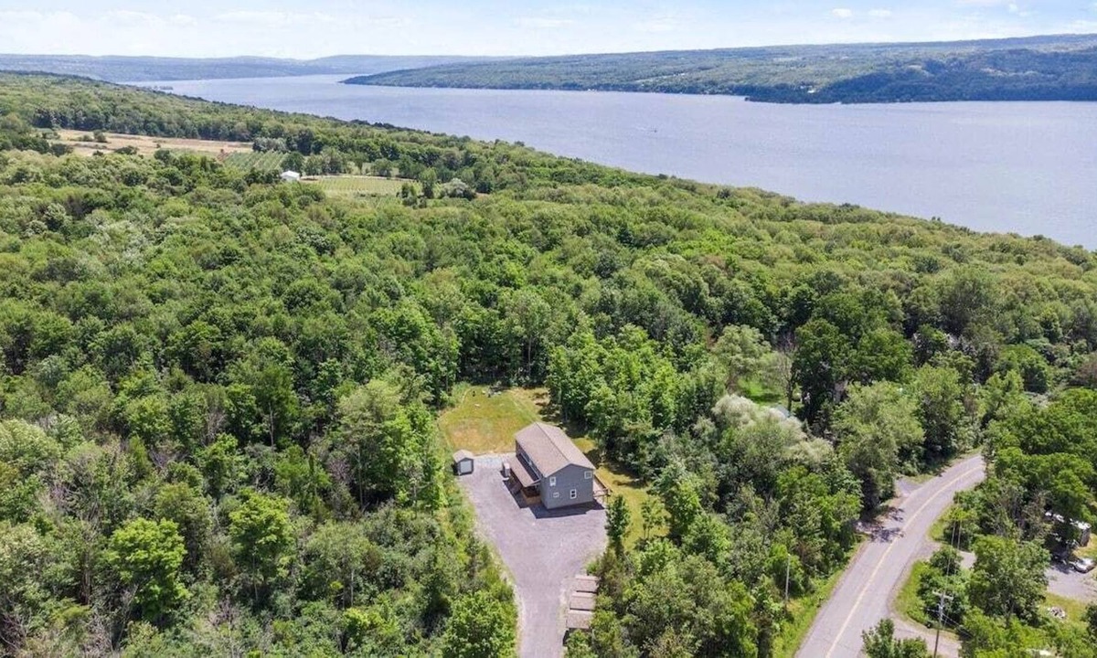 Lansing House | Escape to NY Wine Country !