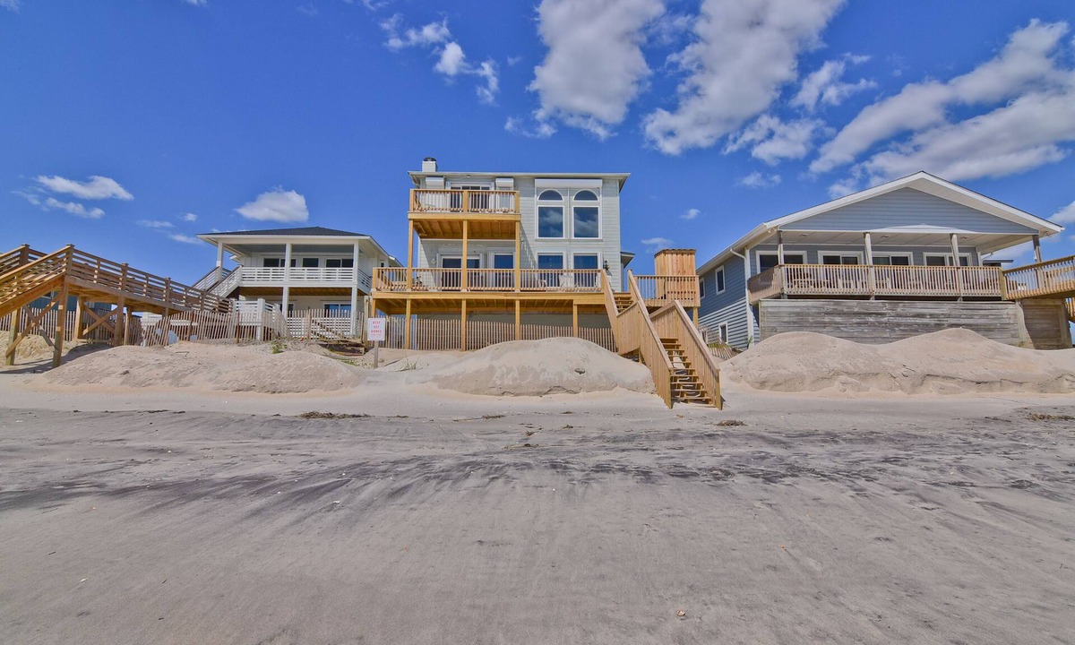 Surf City House | Escape to Papa Jer's for Beachfront Fun