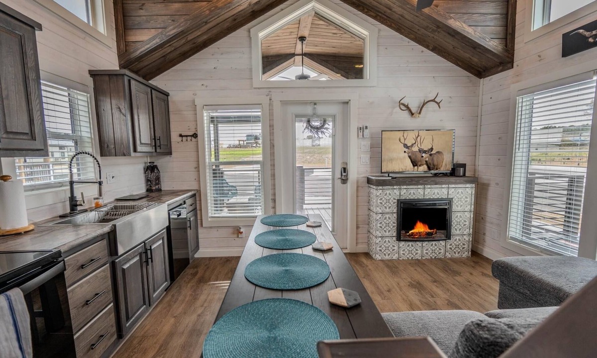 Fredericksburg Resort | Escape to serene country living at Cow-zy Haus in Fredericksburg, TX