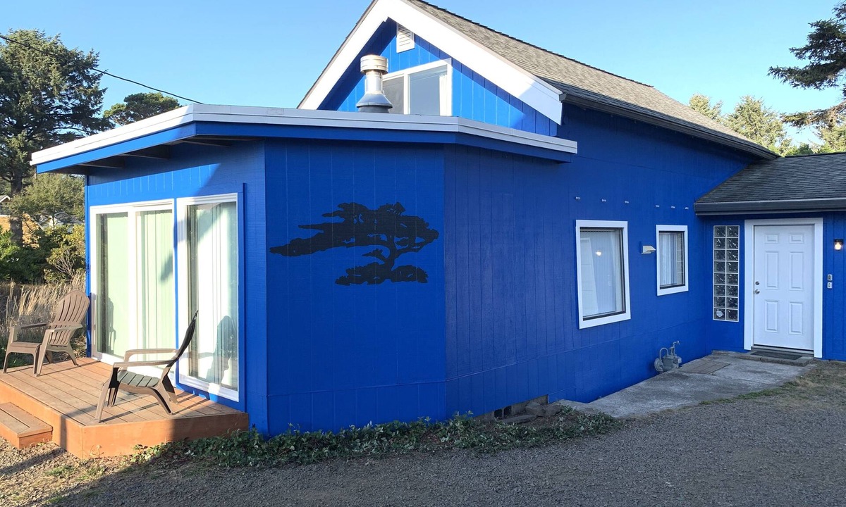 Gleneden Beach House | Escape to the beach-Cozy beach home with deck, water views and easy beach access