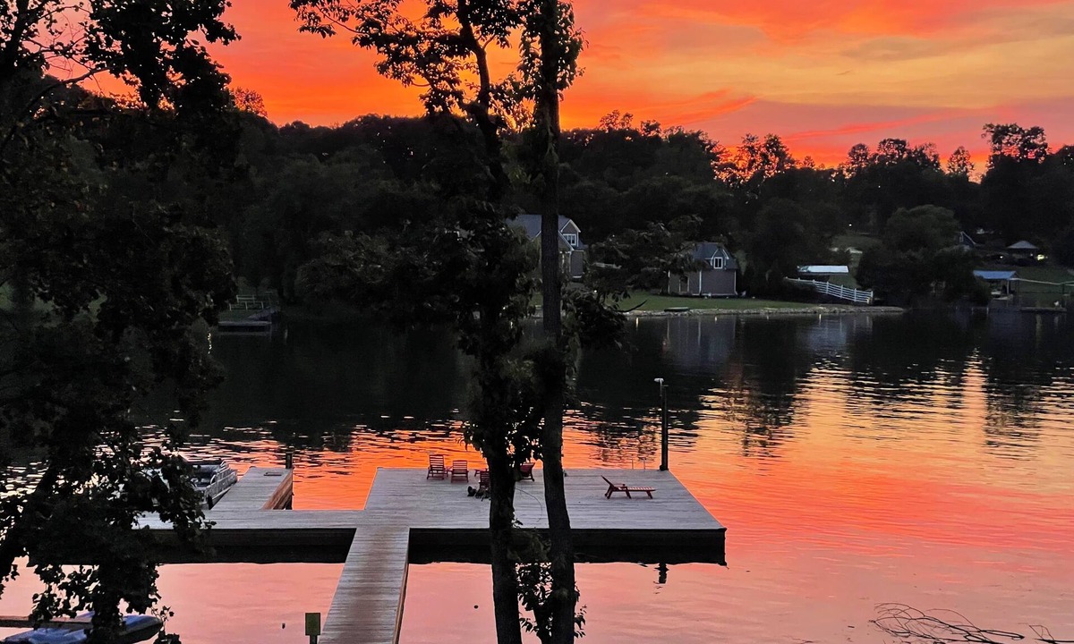 Soddy-Daisy House | Escape to the Lake: Spacious Lakefront House-Relax-Rejuvenate