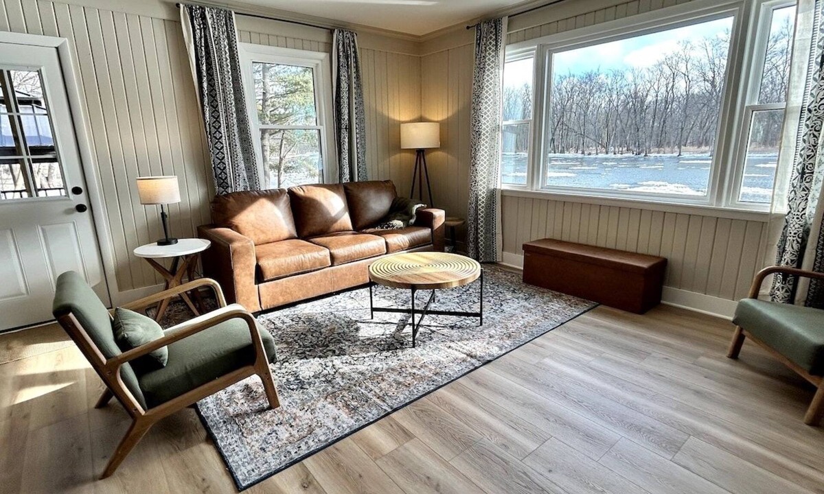 Thayer House | Escape to The Riverfront Hideaway