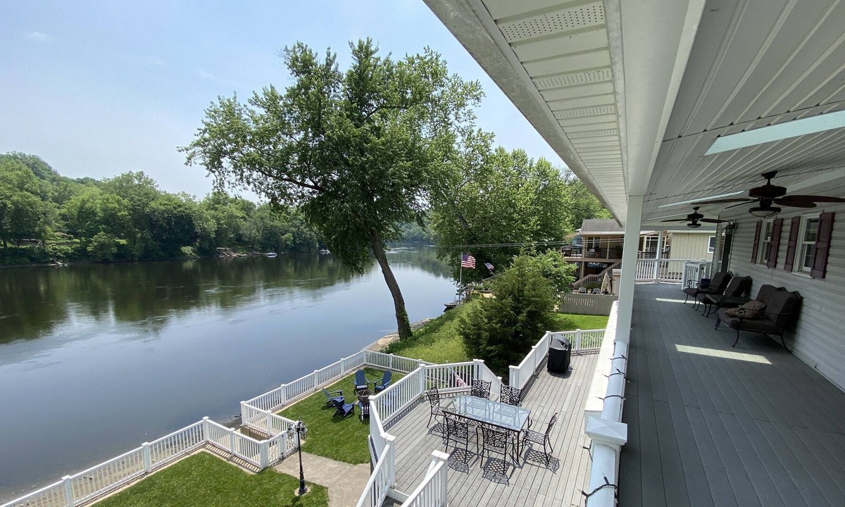 Martins Creek House | Escape to The Riverfront; On the Delaware River