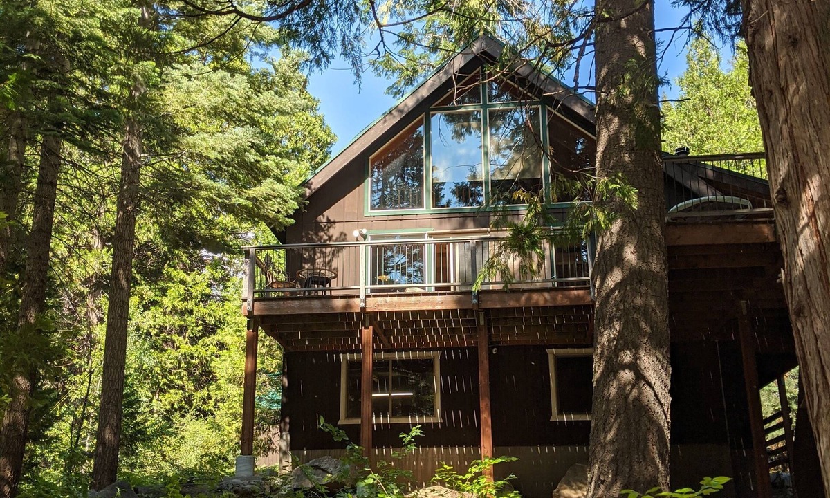 Strawberry Cabin | Escape to your cozy 3-bedroom cabin near South Lake Tahoe