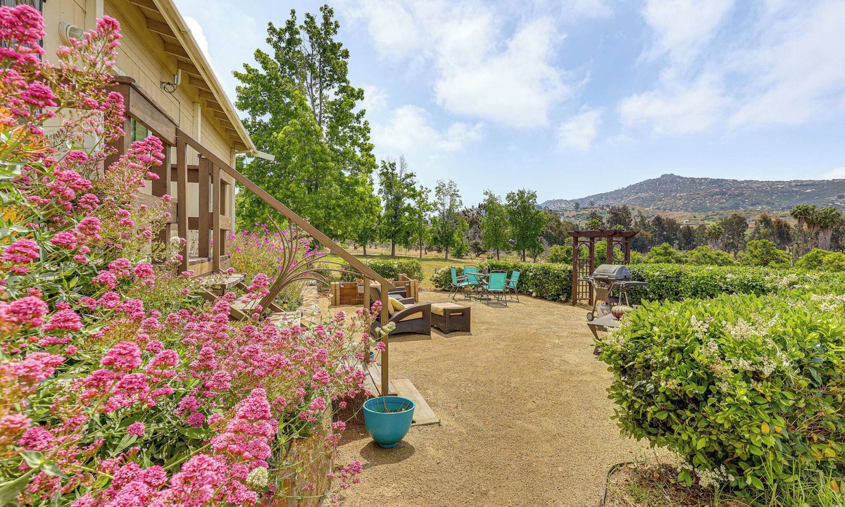 Escondido Cottage | Escondido Vineyard Estate: Walk to Wineries!