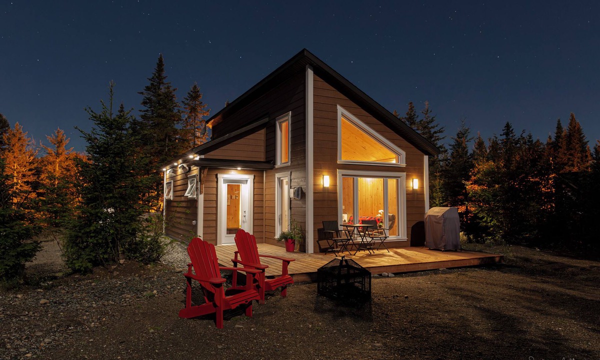 Saint-Paul-de-Montminy Cottage | ESKER NATURE ONE BEDROOM KING SIZE BED WITH PRIVATE SPA