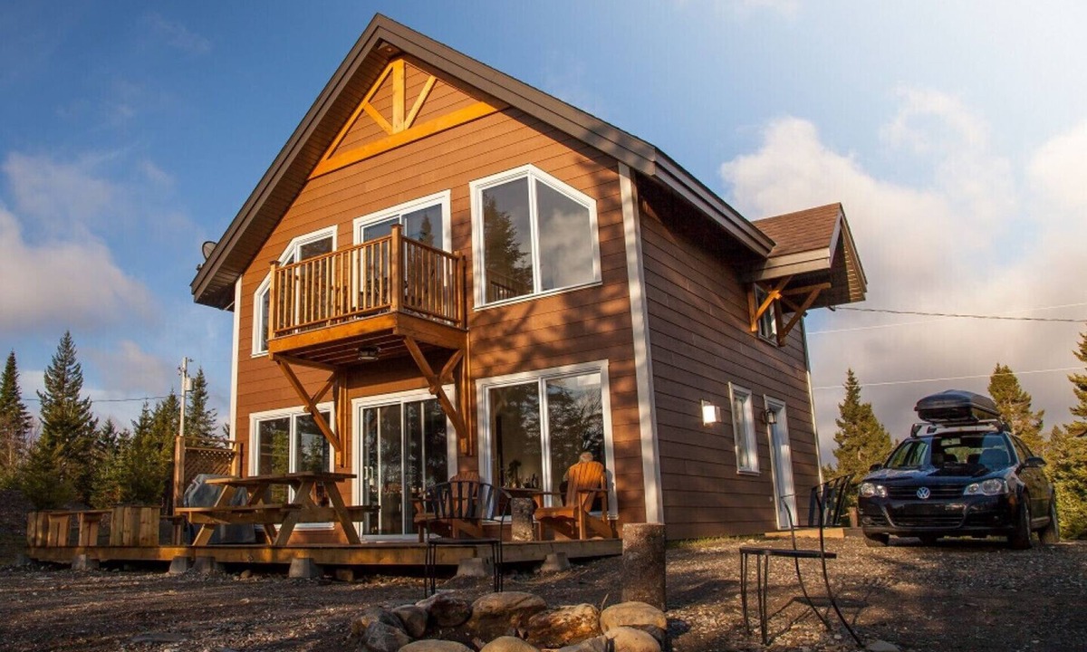 Saint-Paul-de-Montminy Ski Chalet | ESKER NATURE TWO BEDROOMS & MEZZANINE LAKE VIEW ACCESS TO SPA, SAUNA & YURT