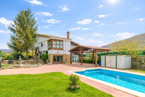 Ultzama House | Espectacular casa rural con piscina en el Baztan