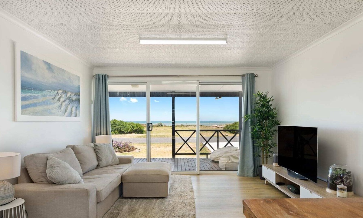 Middleton House | Esplanade at Middleton - Pets Negotiable