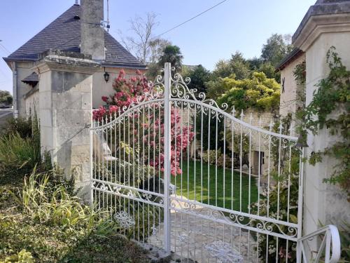 Beaumont-en-Veron House | Esprit Troglo