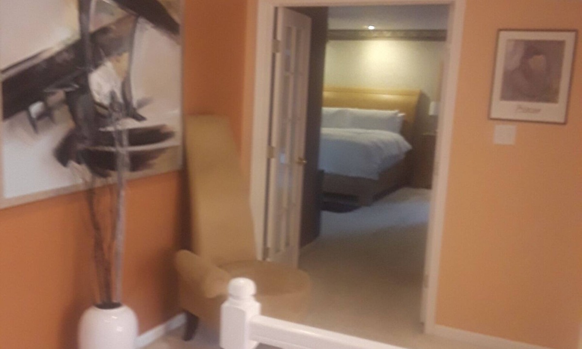 Forestview House | Essence Suite W/Spa Bath