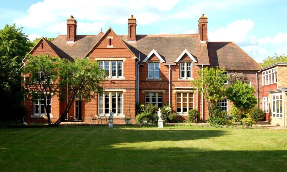 Willingham Apartment | Essential, downstairs with bath & kitchenette