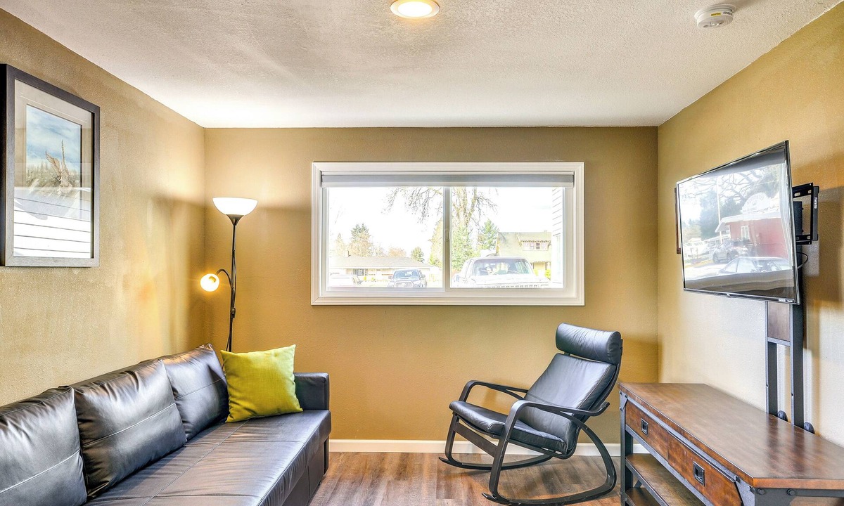 Estacada House | Estacada Home - Near Milo McIver State Park!