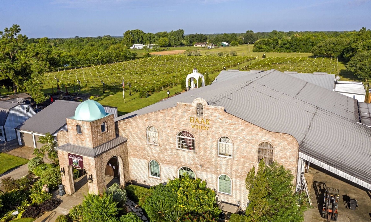 Santa Fe House | Estate Home Overlooking The Vineyard