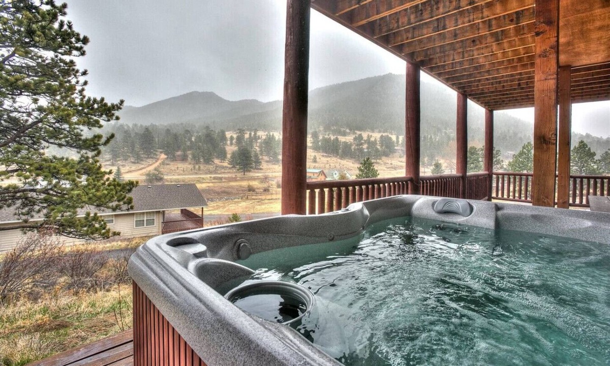 Estes Park House | Estes Elk House-Large Family Home with Hot Tub and Views!