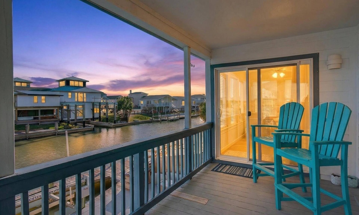City-by-the Sea House | Estes Oasis 4 Bedroom Home by RedAwning