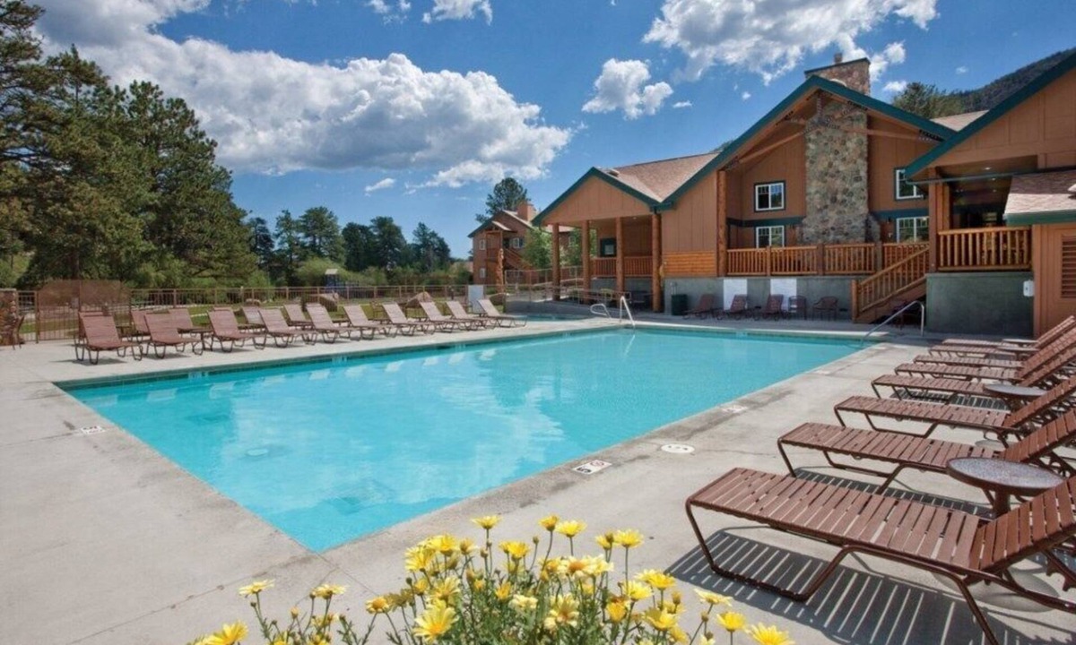 Estes Park Apartment | Estes Park | Mountain Basecamp | Hot Tub & Fireplace