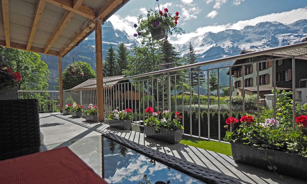 Gimmelwald House | Esthers Guesthouse