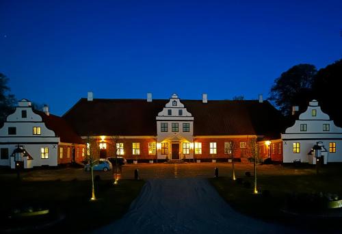 Vejen Municipality Hotel | Estrup Hovedgaard