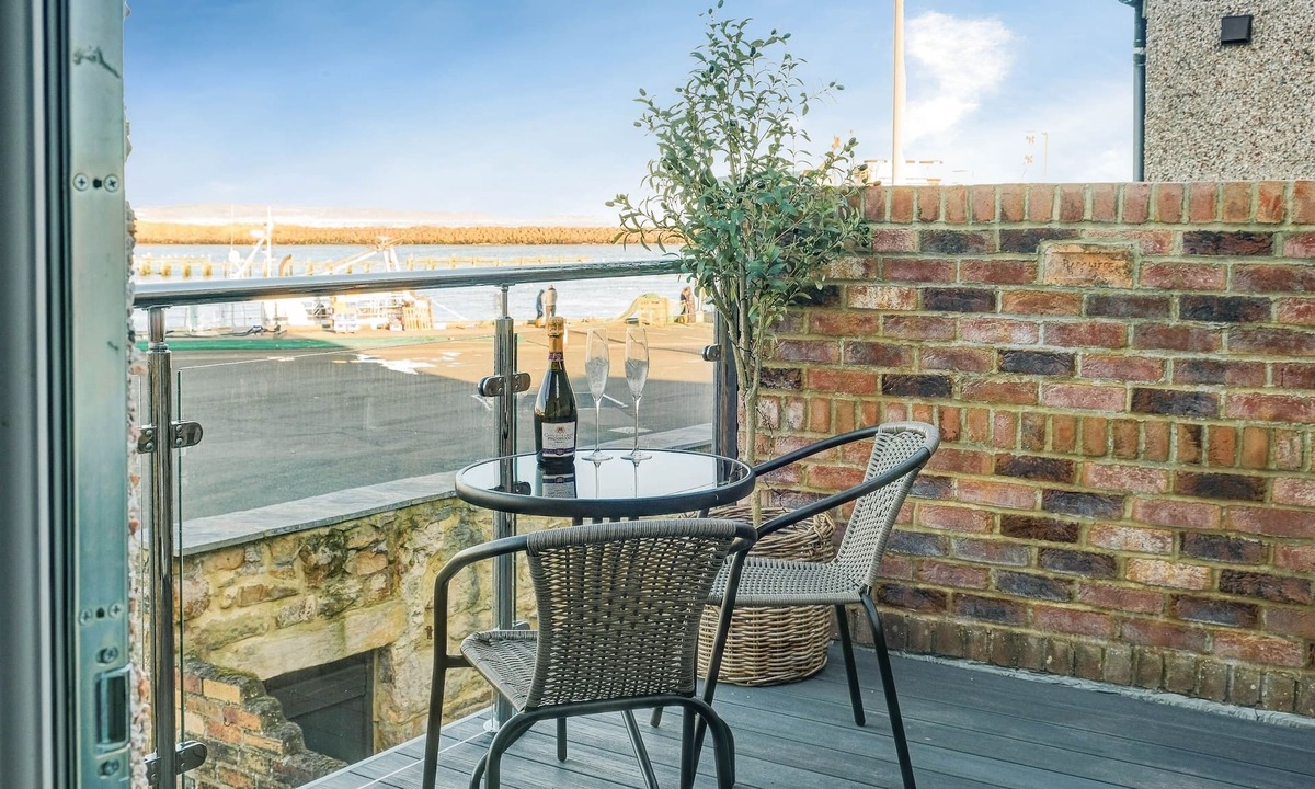 Amble Cottage | Estuary Point - relax from first floor balcony