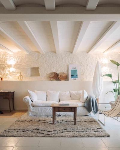 Sant Jordi Desvalls Apartment | Estudio Niu Lohodihomes