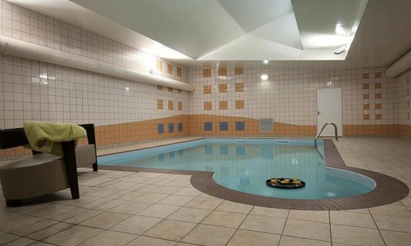 Poitiers Apartment | Eté 2022 - Studio meublé résidence 3 étoiles avec piscine intérieure - place parking privé comprise