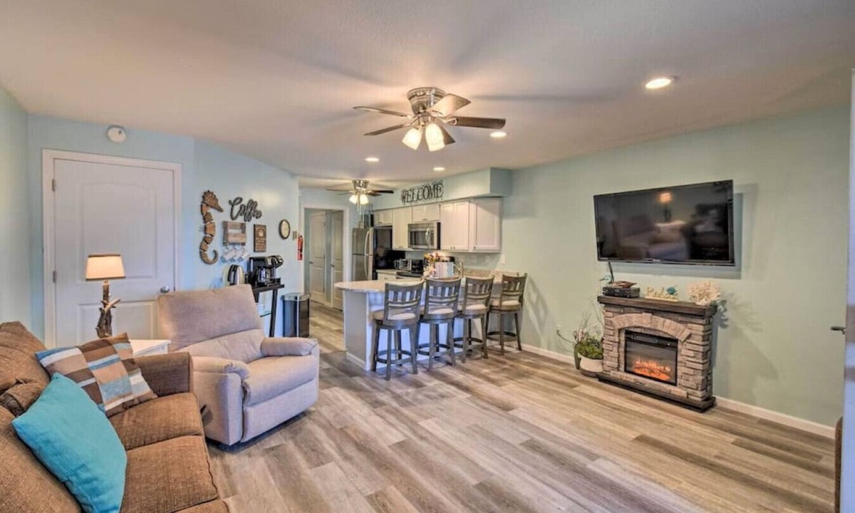 Lake Delton Condo | Ethel's Beachfront Retreat