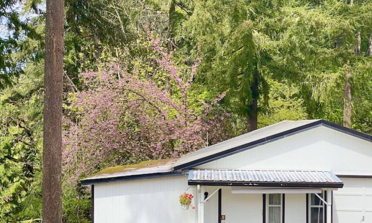 Eugene Cottage | Eugene Cottage: Nature, Wineries, and UofO