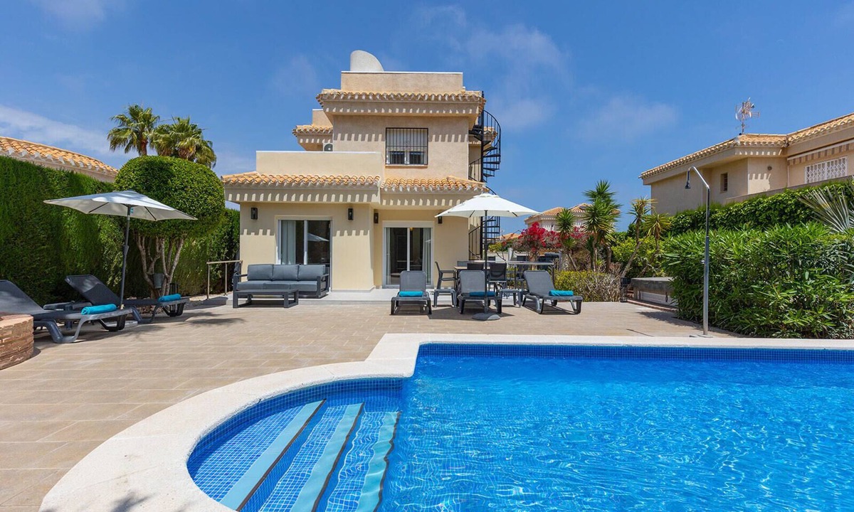 Playa Flamenca Villa | €75k total internal refurb June 2025! n1st class 3 kingsize bedroom villa!
