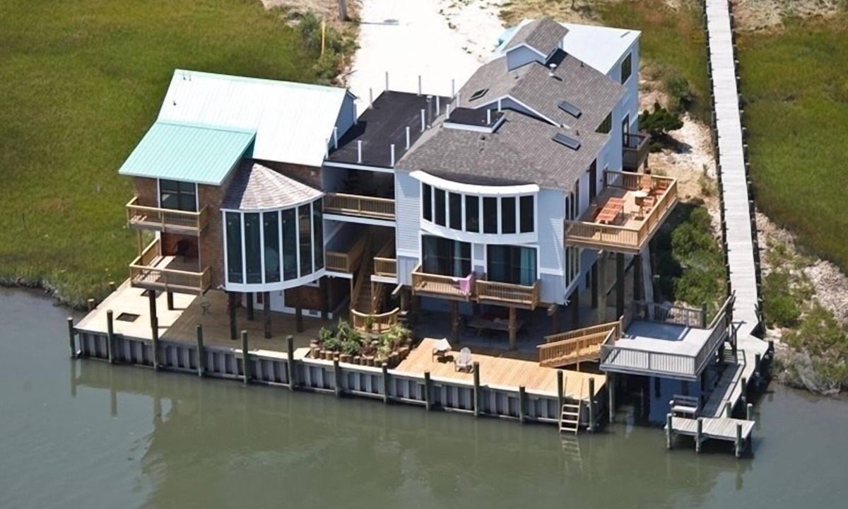 Chincoteague House | Eureka! on Deep Hole Creek - Waterfront! Sleeps 16