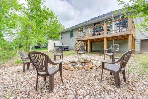 Holiday Island House | Eureka Springs Family Home - 1/2 Mi to Marina!