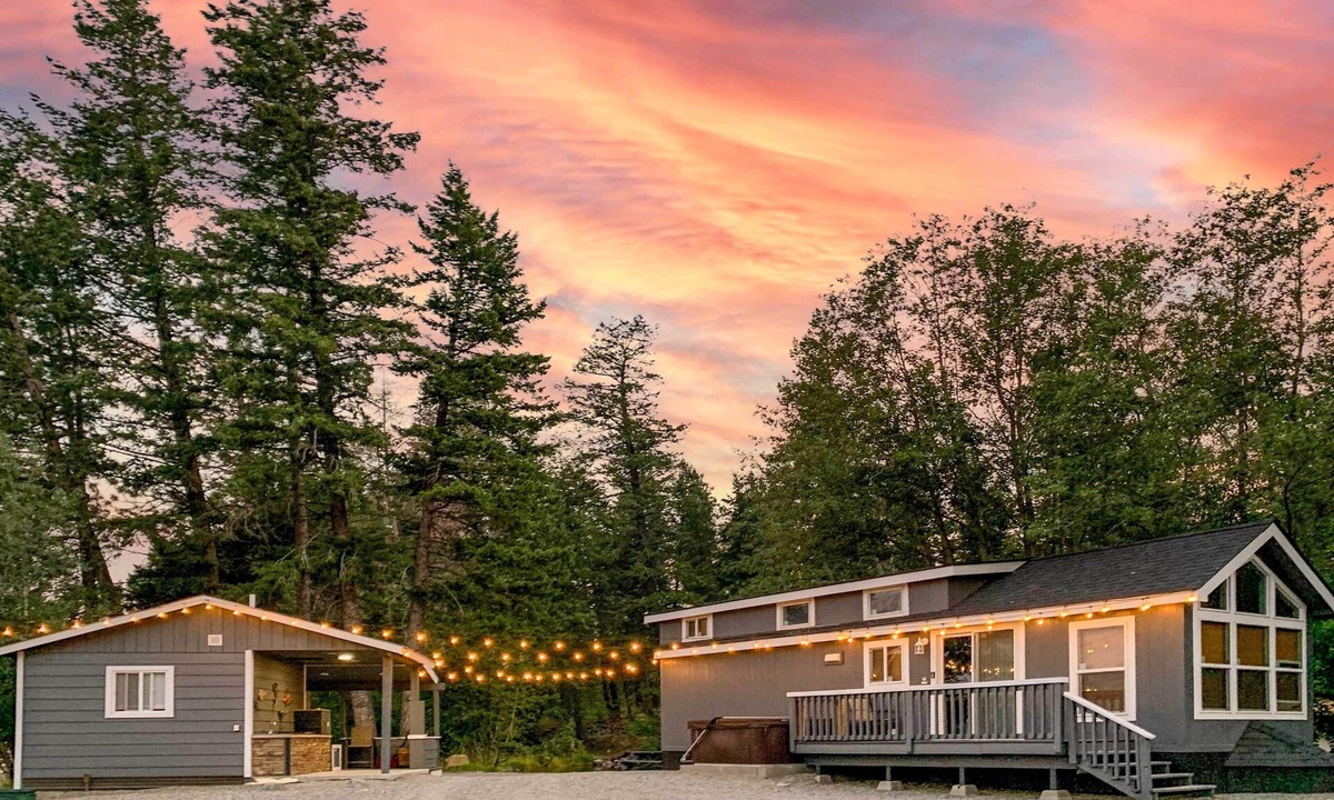 Eureka House | Eureka Tiny Home w/Hot Tub & Community Beach!