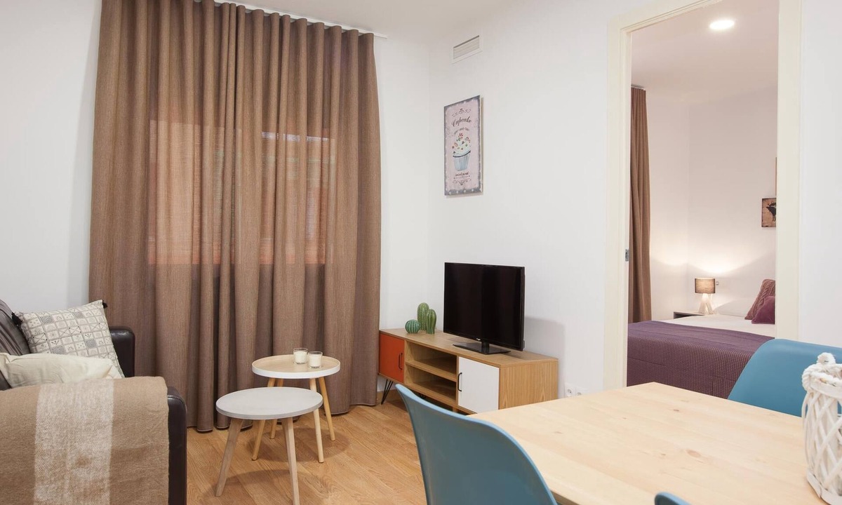 El Port Apartment | Europa Fira Apartment 33