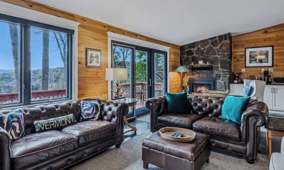 Quechee Cabin | EV Charger, Firepit, Mountain Views, Escape
