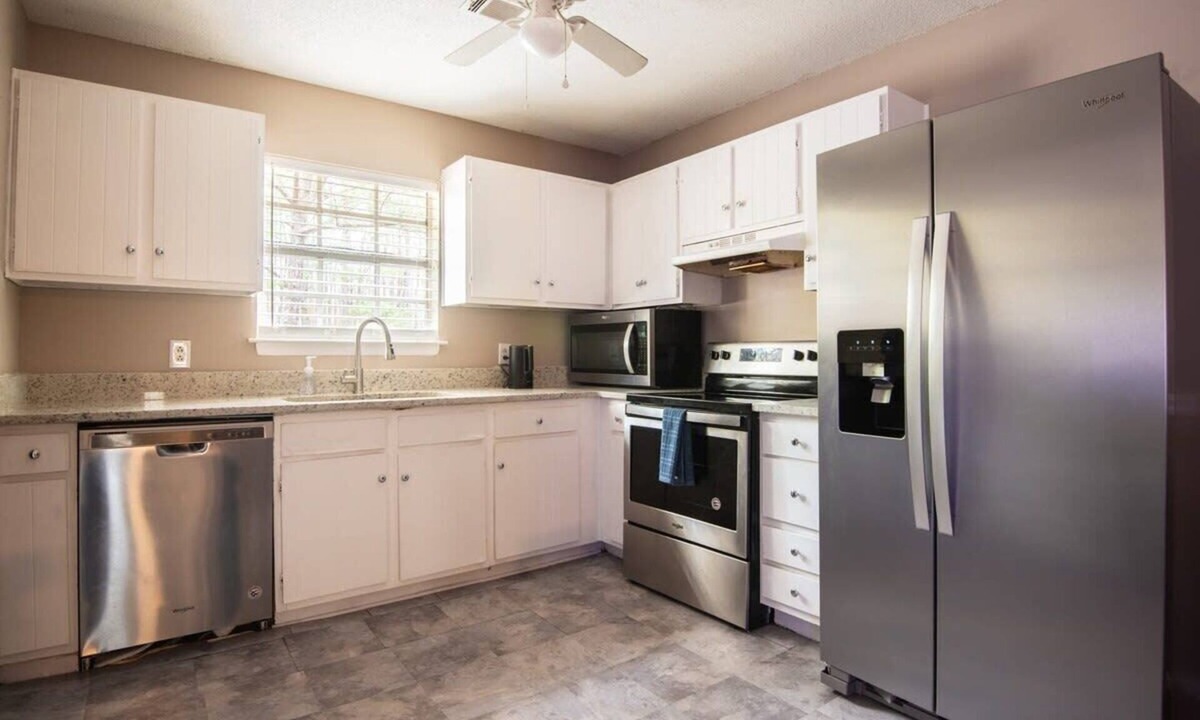 New Castle House | EV-Friendly- 15 Mins to Downtown!