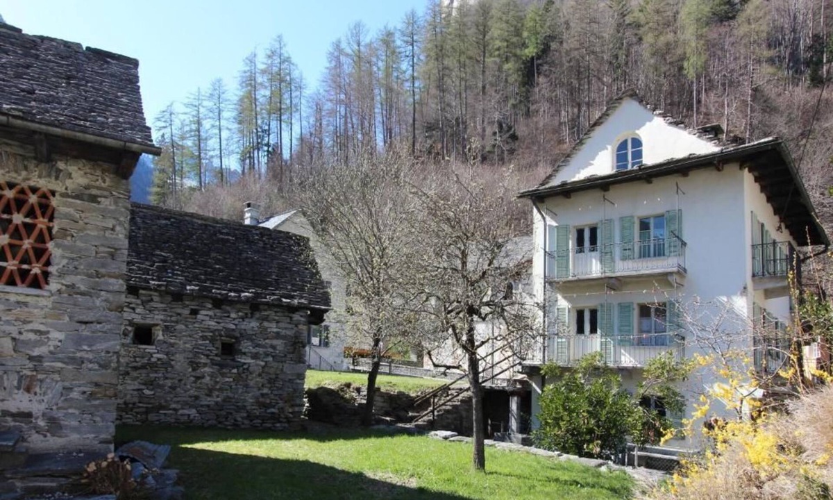 Brione House | Eva Holiday House