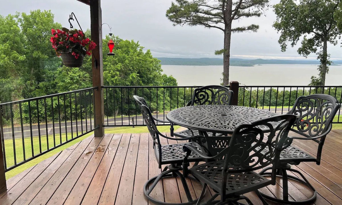 Vian House | Eva Jo’s Roost, The Hummingbird Hideaway With Stunning Lake Tenkiller Views