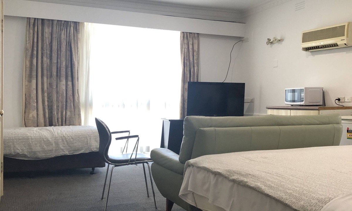 Malvern East Hotel | Evancourt Motel
