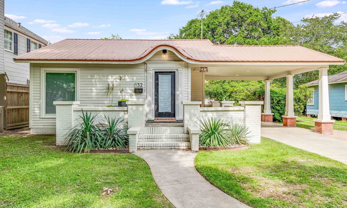 Downtown Cottage | Evangeline House! Beautifully remodeled & Super Close to Downtown