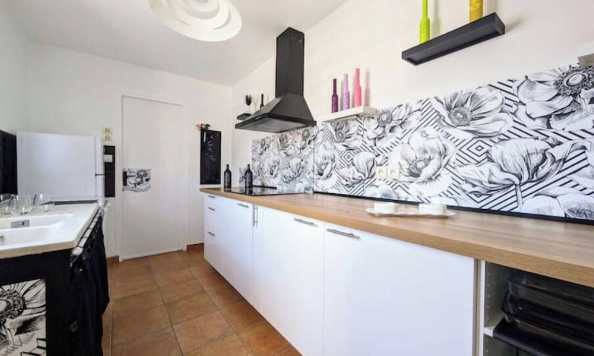 Angles House | Evann's Myle Roze