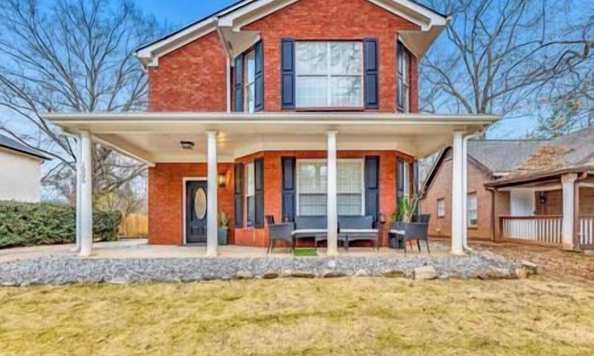 Peoplestown House | Eva’s Compound – Downtown ATL Oasis (18 Guests)