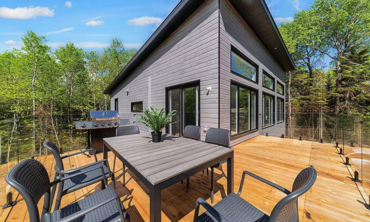 Baie-St-Paul Ski Chalet | Evasion Plein Air 1: Hot Tub, 8 Km Trails & BBQ